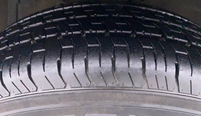 2014 Maruti Swift VDI, Diesel, Manual, 59,903 km, Left Front Tyre Tread