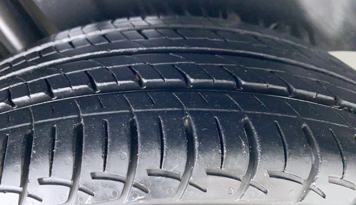 2016 Maruti Ciaz VXI OPT, Petrol, Manual, 35,185 km, Right Rear Tyre Tread