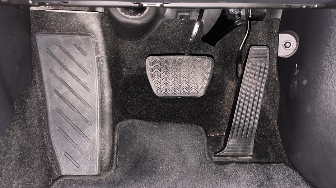 2022 Toyota RAV4 Gx (2WD) Hybrid, Automatic, 58418 km, Pedals and Footmat