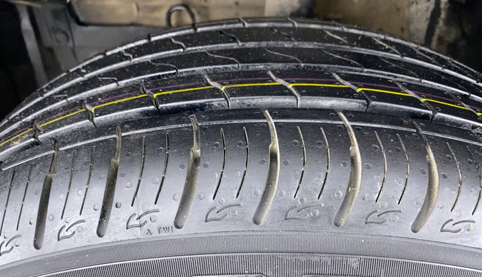 2016 Maruti Vitara Brezza VDI, Diesel, Manual, 57,680 km, Left Front Tyre Tread