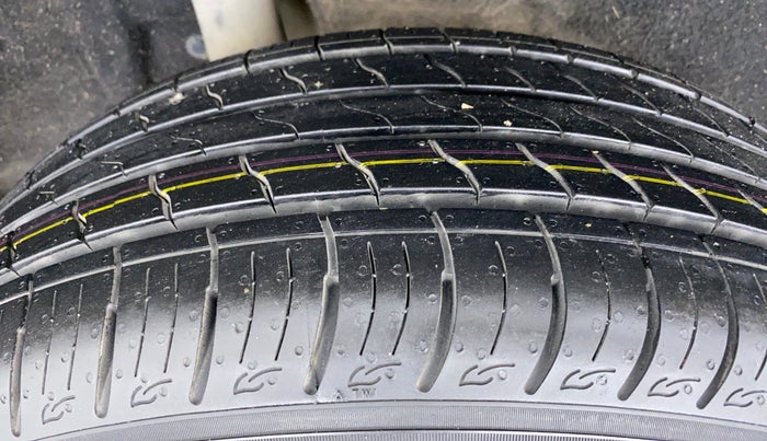 2016 Maruti Vitara Brezza VDI, Diesel, Manual, 57,680 km, Right Rear Tyre Tread