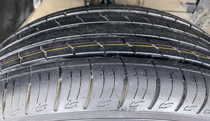 2016 Maruti Vitara Brezza VDI, Diesel, Manual, 57,680 km, Right Front Tyre Tread