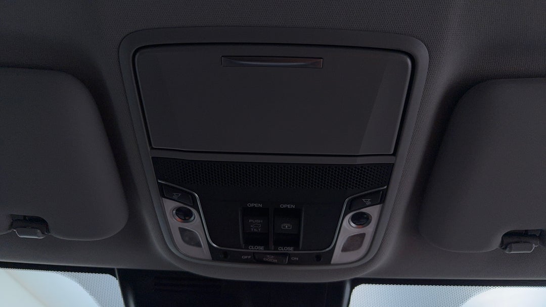 On-Roof Controls/Sunglass holder