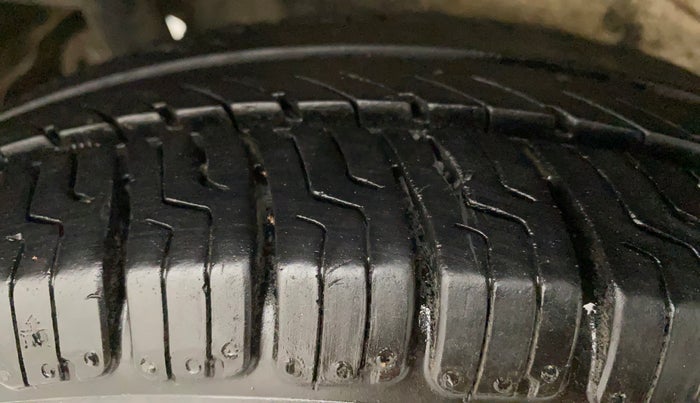 2015 Maruti Wagon R 1.0 LXI CNG, CNG, Manual, 27,662 km, Right Rear Tyre Tread
