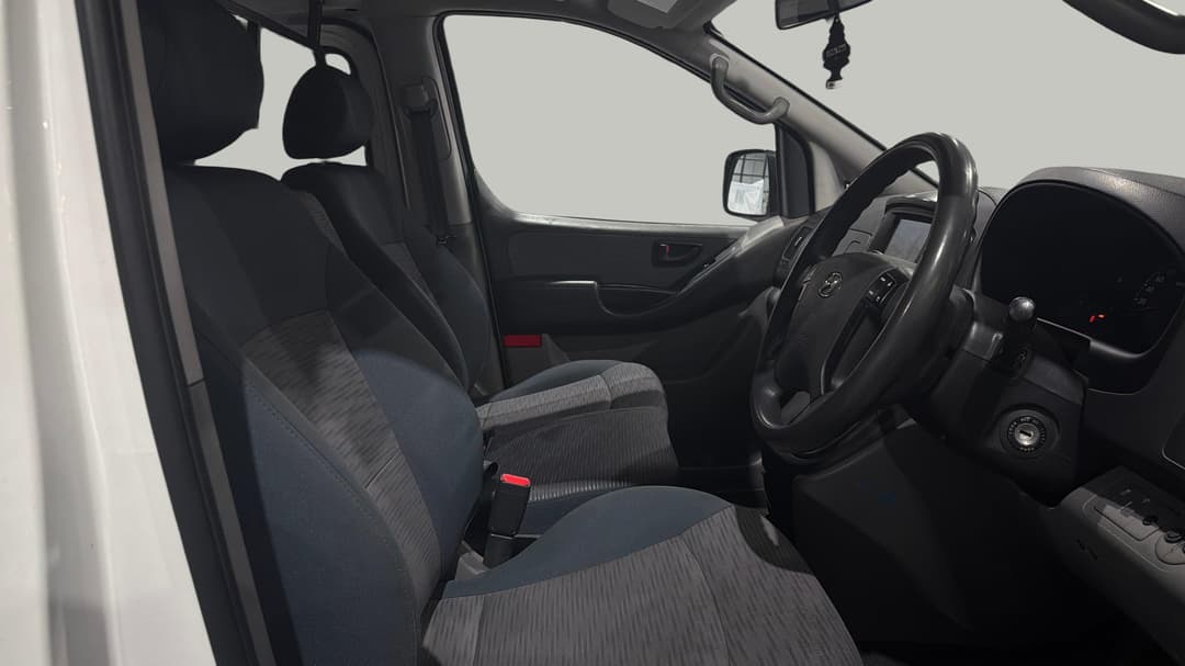 2017 Hyundai Iload 3s Liftback, Automatic, 124920 km, Right Side Front Door Cabin View