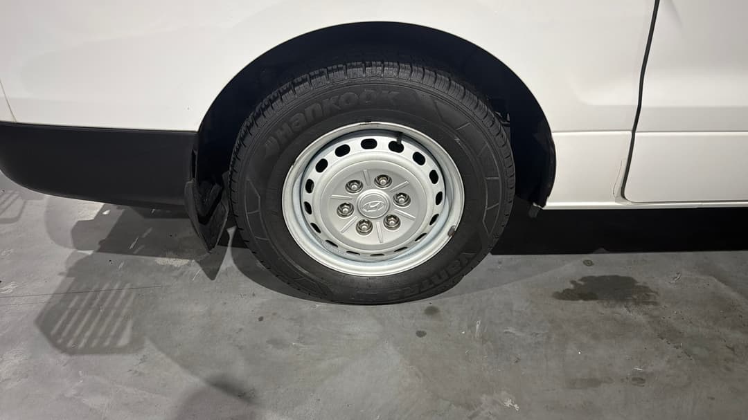 2017 Hyundai Iload 3s Liftback, Automatic, 124920 km, Right Rear Wheel