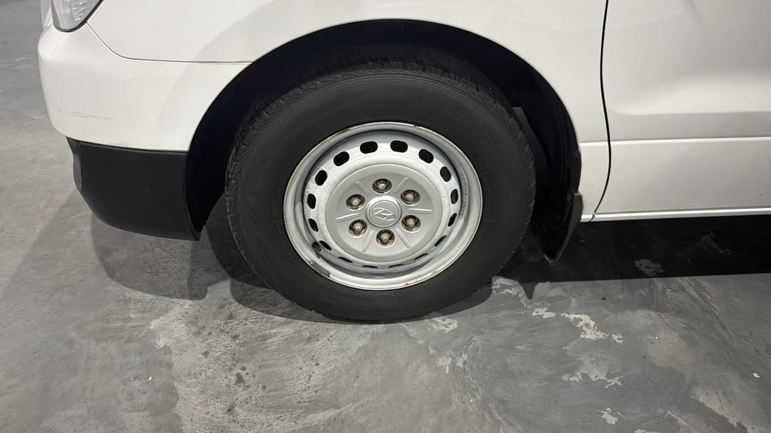 2017 Hyundai Iload 3s Liftback, Automatic, 124920 km, Left Front Wheel