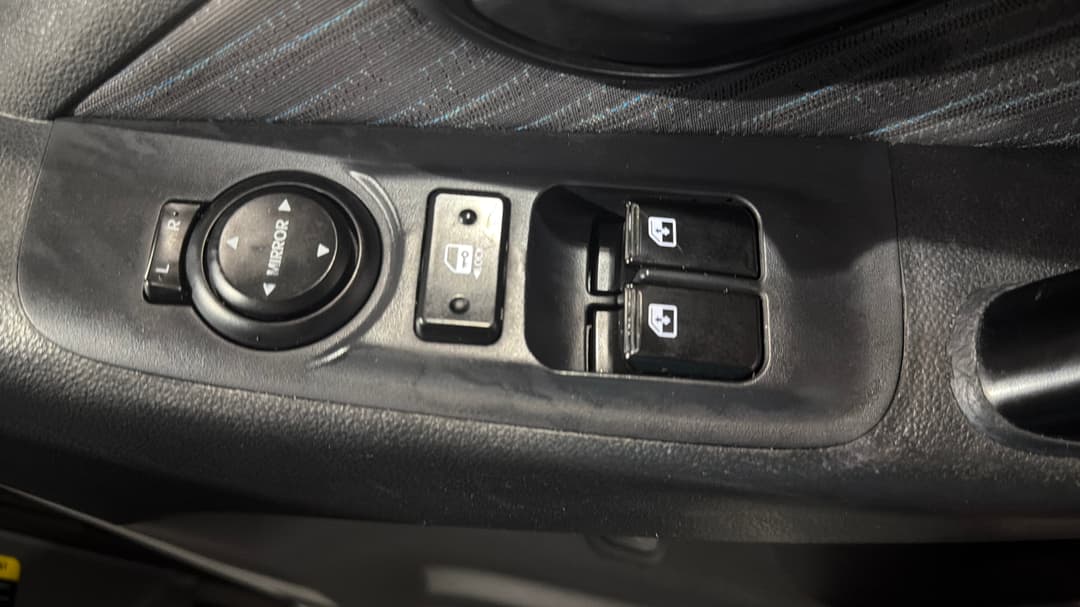 2017 Hyundai Iload 3s Liftback, Automatic, 124920 km, Drivers Side Door Panel Controls