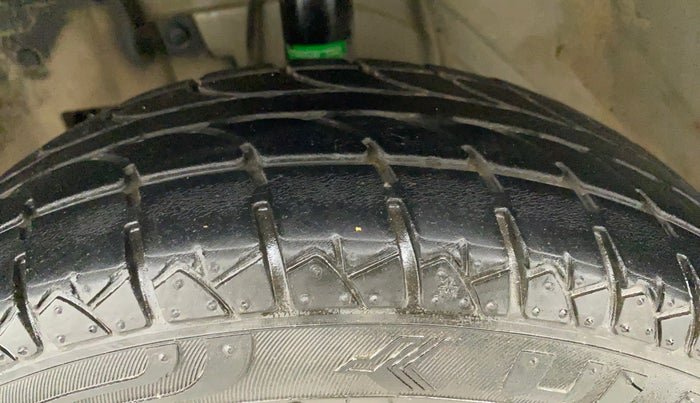 2014 Datsun Go T, Petrol, Manual, 41,352 km, Left Front Tyre Tread