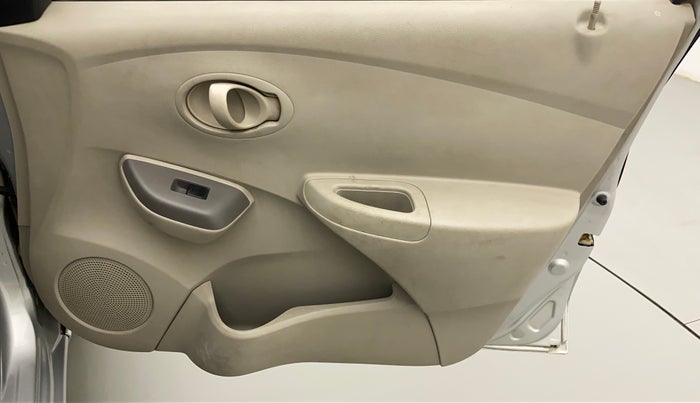 2014 Datsun Go T, Petrol, Manual, 41,352 km, Driver Side Door Panels Control