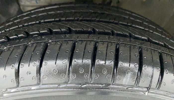 2018 Hyundai Elite i20 ASTA 1.2 (O), Petrol, Manual, 19,598 km, Left Front Tyre Tread
