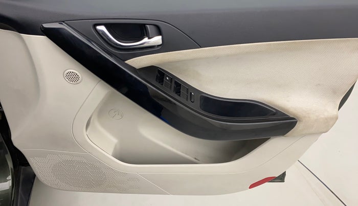 2020 Tata NEXON XZA PLUS PETROL DUAL TONE, Petrol, Automatic, 59,205 km, Driver Side Door Panels Control