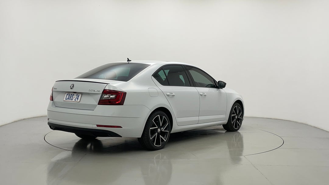 Right Back Diagonal (45- Degree) View