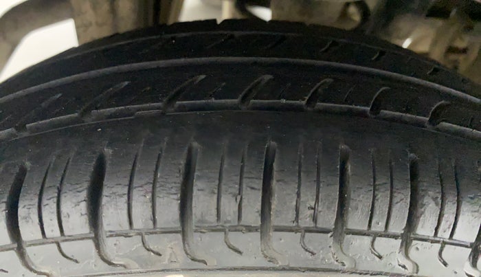 2014 Maruti Alto 800 LXI, Petrol, Manual, 82,404 km, Right Rear Tyre Tread