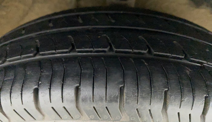 2014 Maruti Alto 800 LXI, Petrol, Manual, 82,404 km, Right Front Tyre Tread