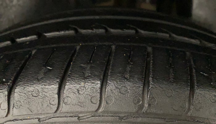 2018 Maruti Ciaz SIGMA 1.5 SHVS MT  PETROL, Petrol, Manual, 41,328 km, Left Rear Tyre Tread