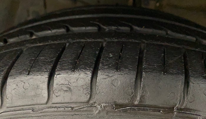 2018 Maruti Ciaz SIGMA 1.5 SHVS MT  PETROL, Petrol, Manual, 41,328 km, Left Front Tyre Tread