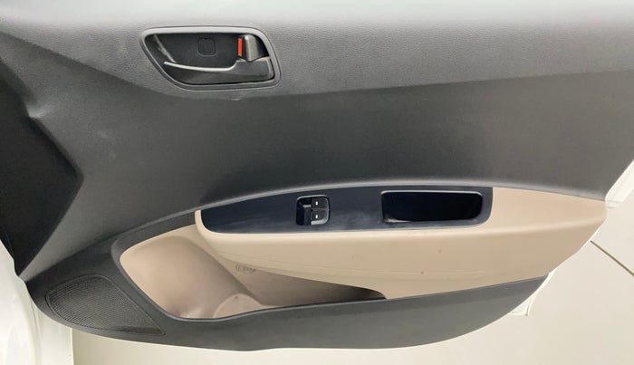 2019 Hyundai Grand i10 ERA 1.2 KAPPA VTVT, Petrol, Manual, 24,151 km, Driver Side Door Panels Control