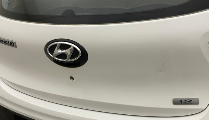 2019 Hyundai Grand i10 ERA 1.2 KAPPA VTVT, Petrol, Manual, 24,151 km, Dicky (Boot door) - Slightly dented