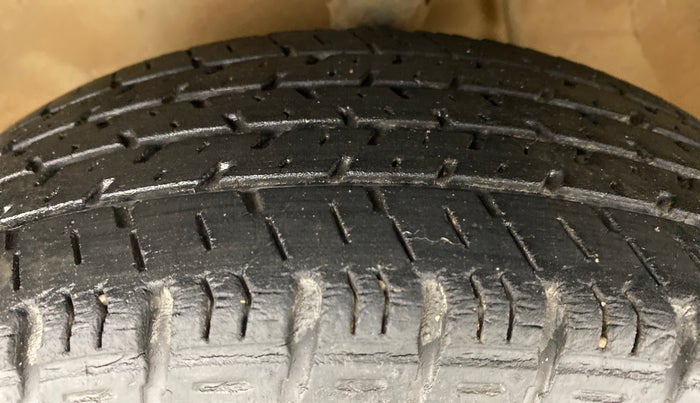 2017 Maruti Alto K10 VXI P, Petrol, Manual, 24,700 km, Left Front Tyre Tread