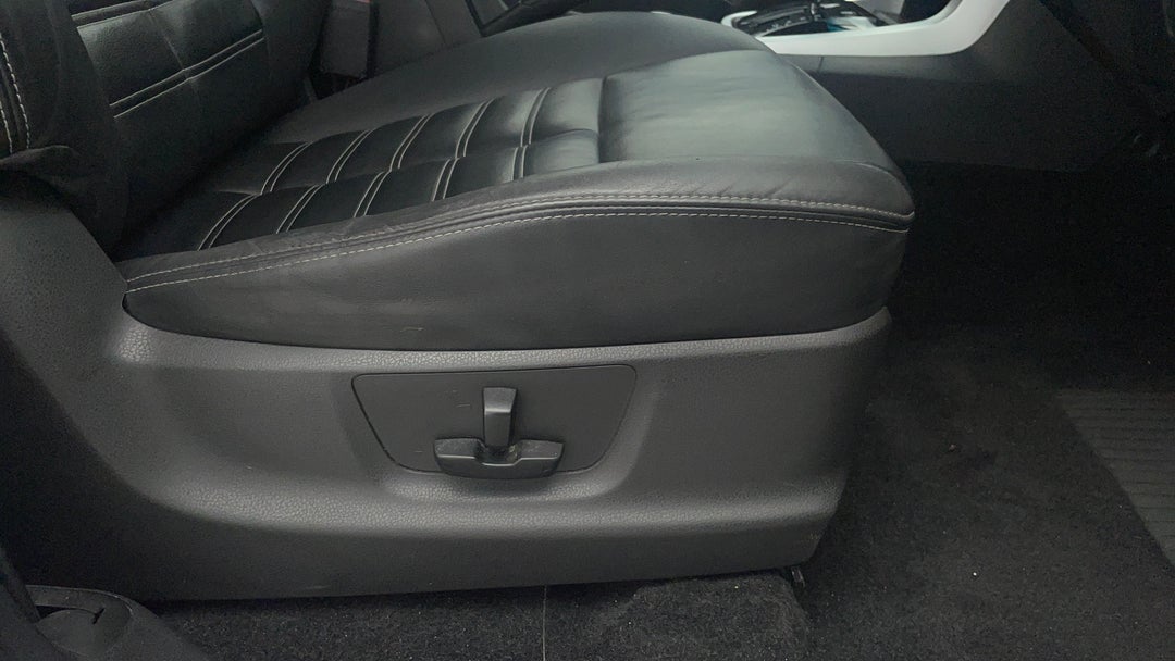 2018 Isuzu MU-X Ls-t (4x4), Automatic, 111545 km, Drivers Side Adjustment Panel