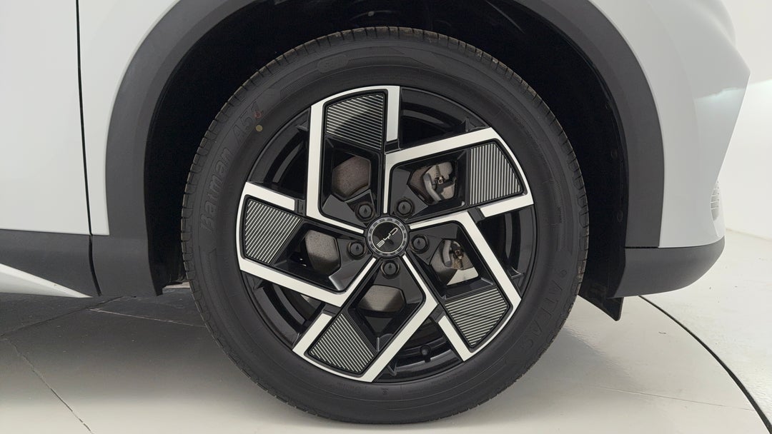 2022 Byd Atto 3 Extended Range, Automatic, 35261 km, Right Front Wheel