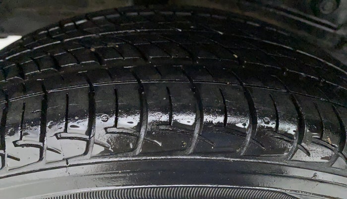 2014 Toyota Etios Liva G, Petrol, Manual, 15,283 km, Right Front Tyre Tread