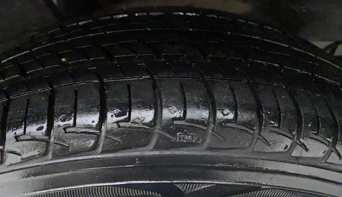 2014 Toyota Etios Liva G, Petrol, Manual, 15,283 km, Left Front Tyre Tread