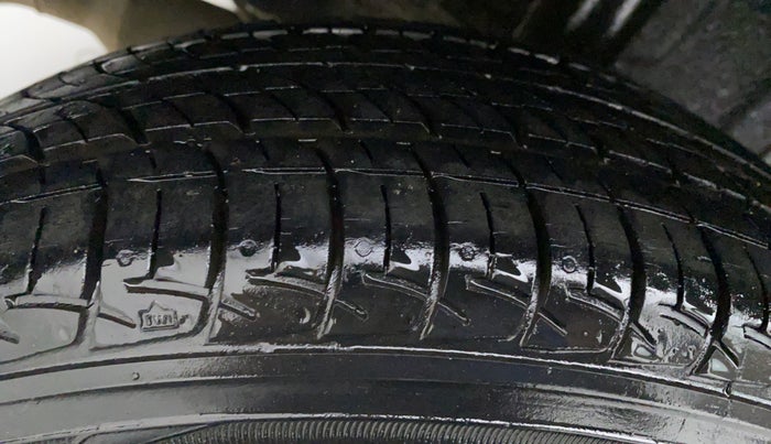 2014 Toyota Etios Liva G, Petrol, Manual, 15,283 km, Right Rear Tyre Tread