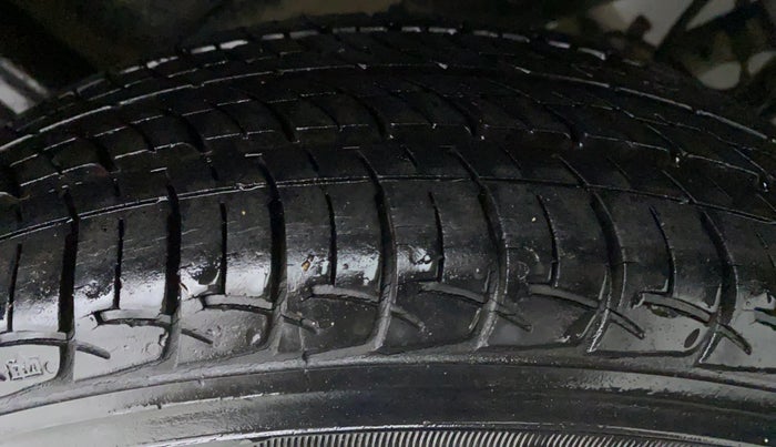 2014 Toyota Etios Liva G, Petrol, Manual, 15,283 km, Left Rear Tyre Tread