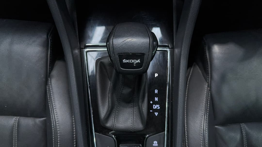2021 SKODA Karoq 110tsi, Automatic, 90521 km, Gear Lever 