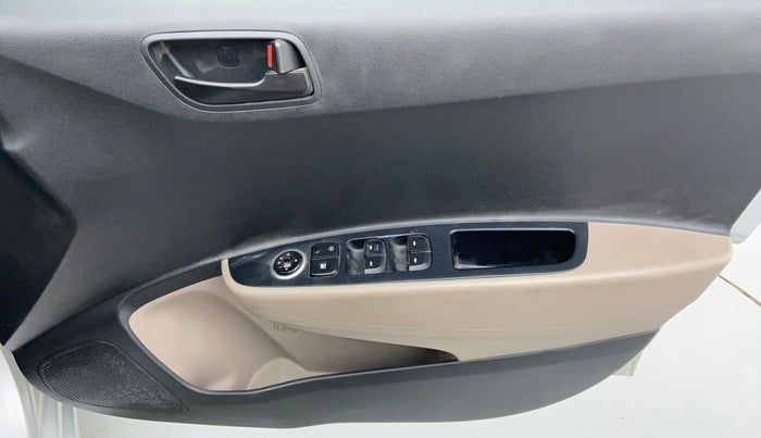 2017 Hyundai Grand i10 MAGNA 1.2 KAPPA VTVT, CNG, Manual, 47,749 km, Driver Side Door Panels Control