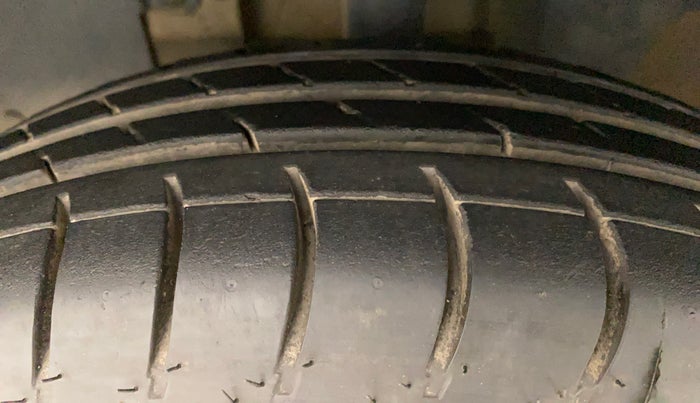 2016 Renault Kwid RXT 0.8 (O), Petrol, Manual, 53,574 km, Left Front Tyre Tread