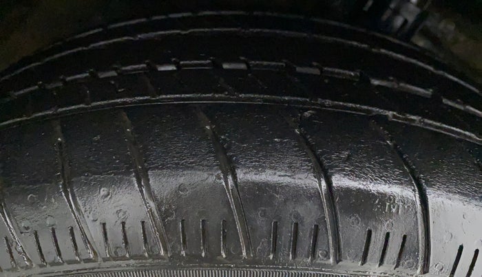2017 Maruti Ertiga VXI CNG, CNG, Manual, 68,634 km, Right Rear Tyre Tread