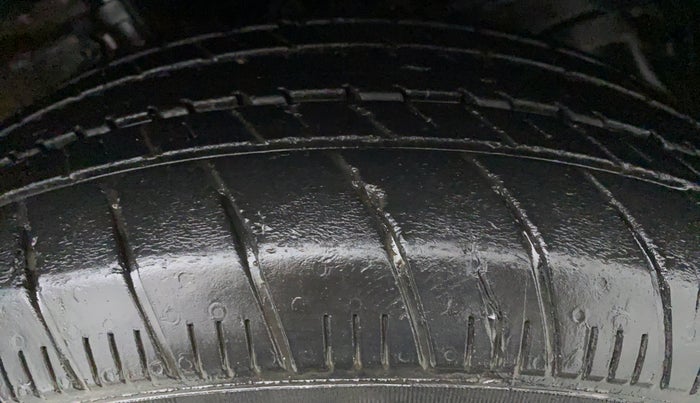 2017 Maruti Ertiga VXI CNG, CNG, Manual, 68,634 km, Left Front Tyre Tread