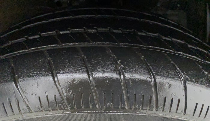 2017 Maruti Ertiga VXI CNG, CNG, Manual, 68,634 km, Right Front Tyre Tread