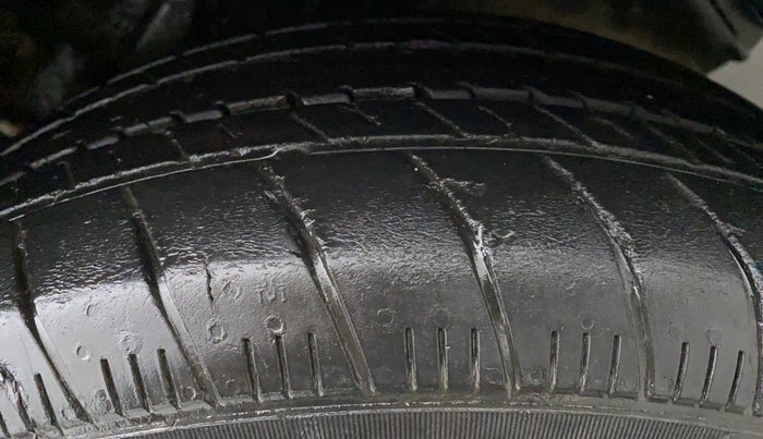 2017 Maruti Ertiga VXI CNG, CNG, Manual, 68,634 km, Left Rear Tyre Tread