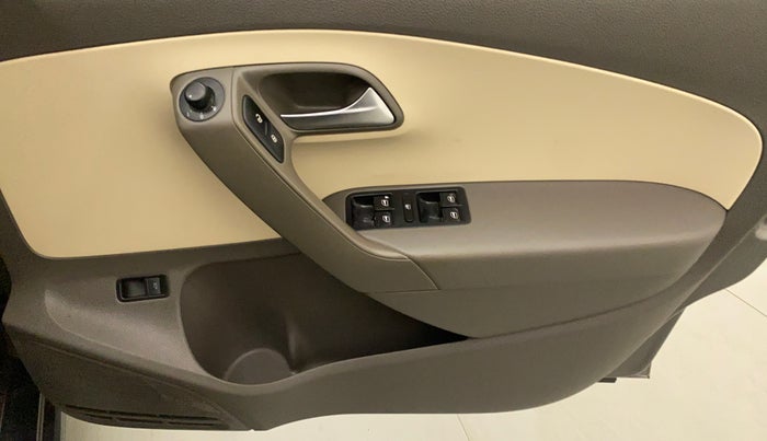 2013 Volkswagen Vento COMFORTLINE DIESEL 1.6, Diesel, Manual, 89,615 km, Driver Side Door Panels Control