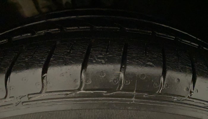 2013 Volkswagen Vento COMFORTLINE DIESEL 1.6, Diesel, Manual, 89,615 km, Right Front Tyre Tread