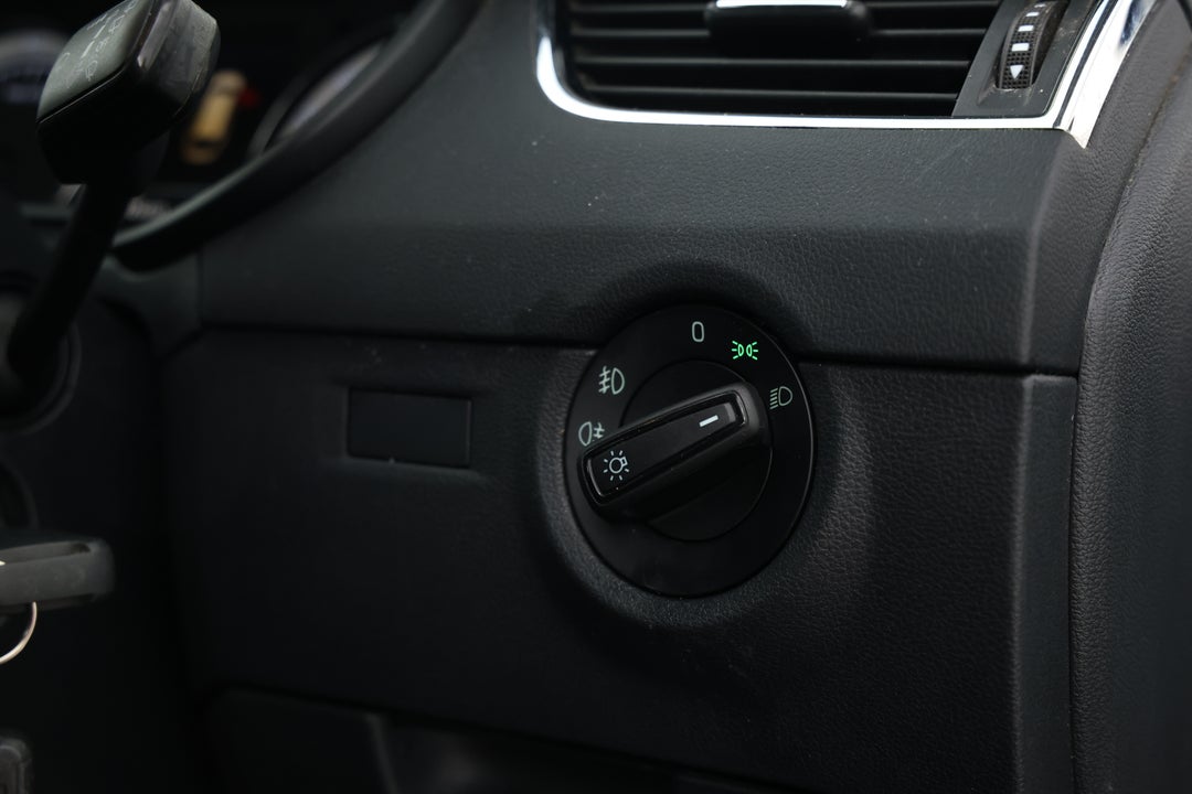 2019 SKODA Octavia 110 Tsi, Automatic, 125410 km, Utility Switches/Buttons