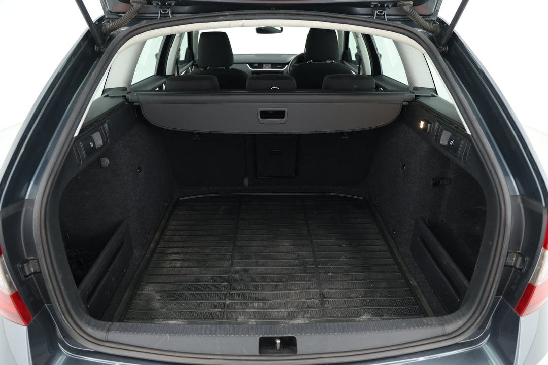 2019 SKODA Octavia 110 Tsi, Automatic, 125410 km, Boot Inside View