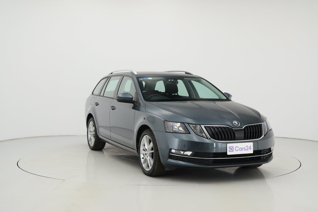 2019 SKODA Octavia 110 Tsi, Automatic, 125410 km, Right Front Diagonal (45- Degree) View