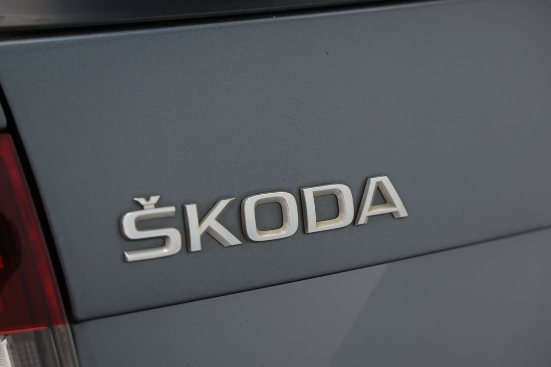 2019 SKODA Octavia 110 Tsi, Automatic, 125410 km, Badge (Boot Left Side)