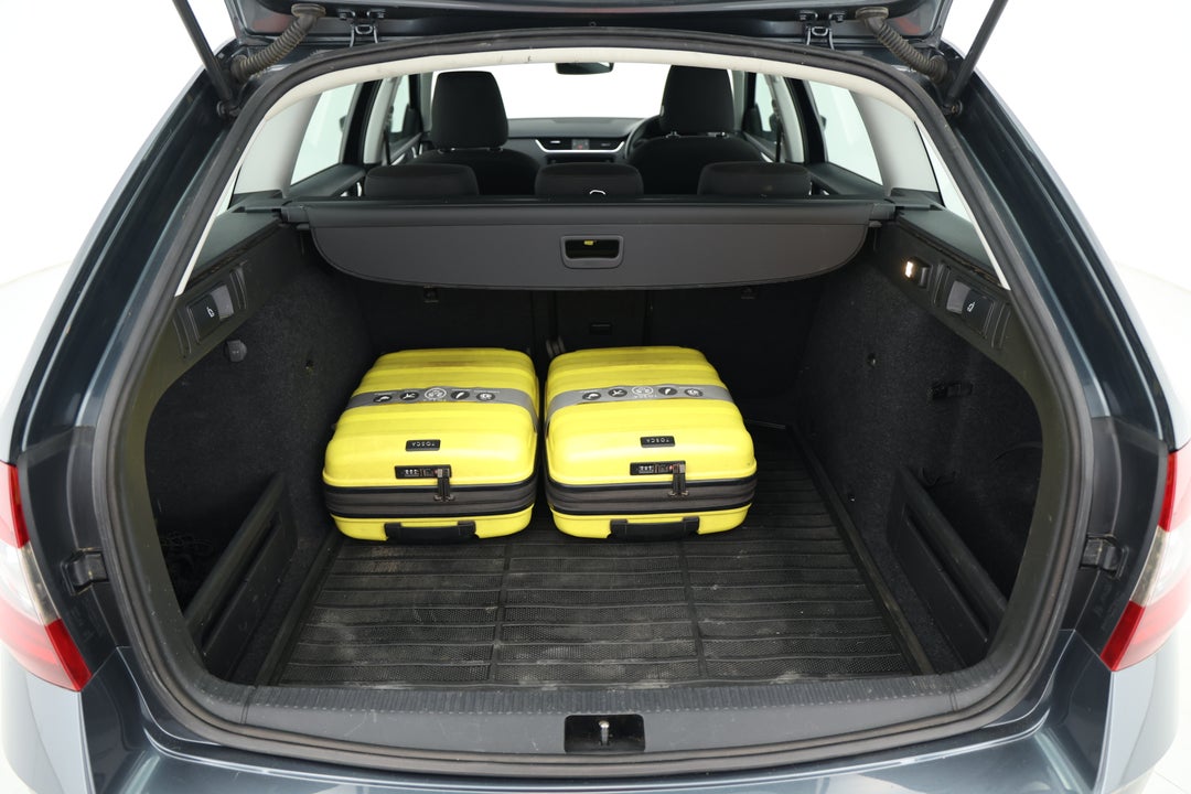 2019 SKODA Octavia 110 Tsi, Automatic, 125410 km, Boot Inside View with Luggage
