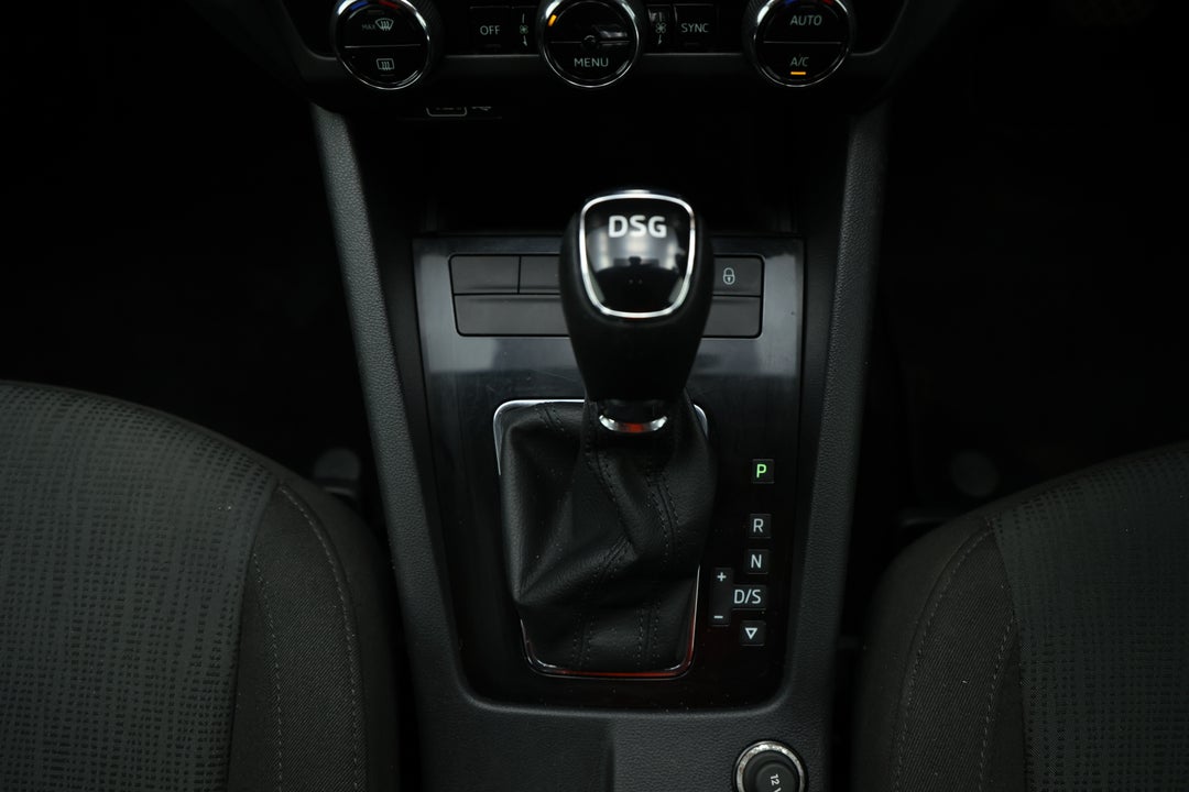 2019 SKODA Octavia 110 Tsi, Automatic, 125410 km, Gear Lever 
