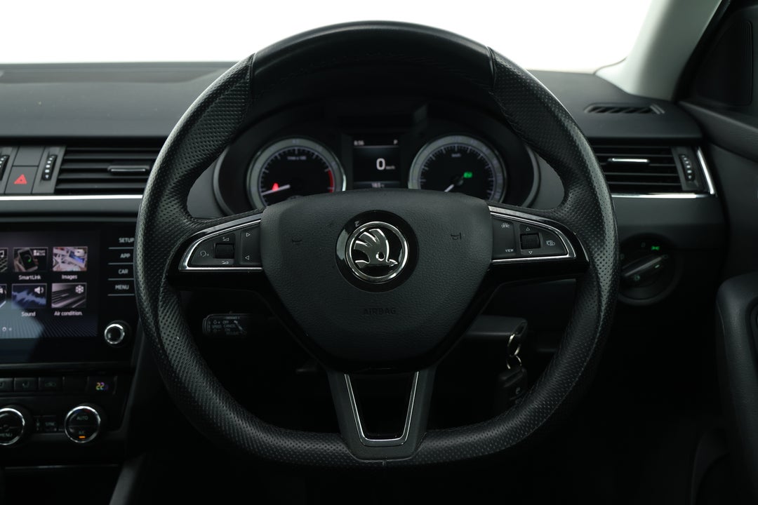 2019 SKODA Octavia 110 Tsi, Automatic, 125410 km, Steering Wheel Close-up