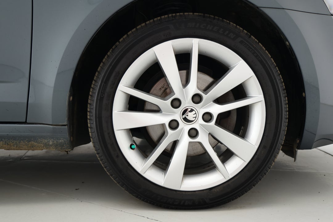 2019 SKODA Octavia 110 Tsi, Automatic, 125410 km, Right Front Wheel