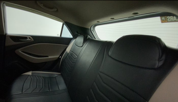 2018 Hyundai Elite i20 SPORTZ 1.2, Petrol, Manual, 28,114 km, Right Side Rear Door Cabin