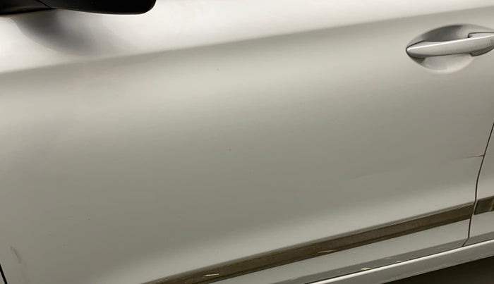 2018 Hyundai Elite i20 SPORTZ 1.2, Petrol, Manual, 28,114 km, Front passenger door - Minor scratches