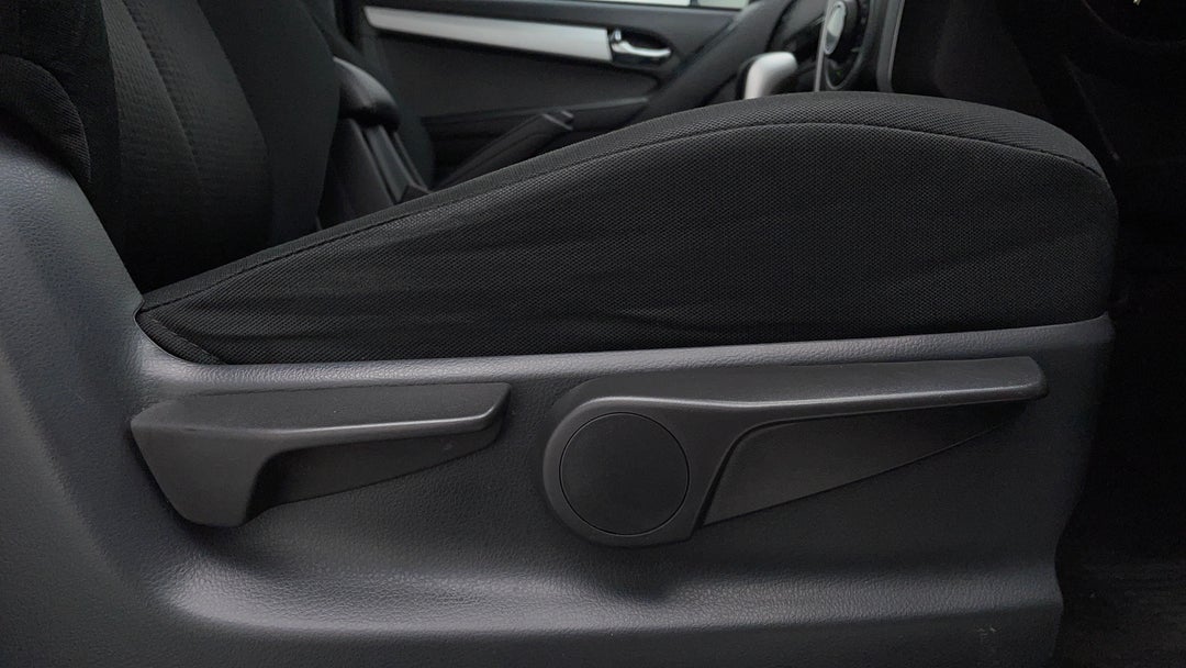 2019 Isuzu D-MAX Ls-u (4x4), Automatic, 26645 km, Drivers Side Adjustment Panel